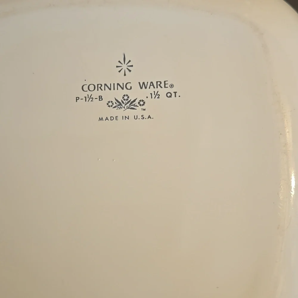 Corningware Cornflower 1.5 Qt Casserole Dish with Trivet